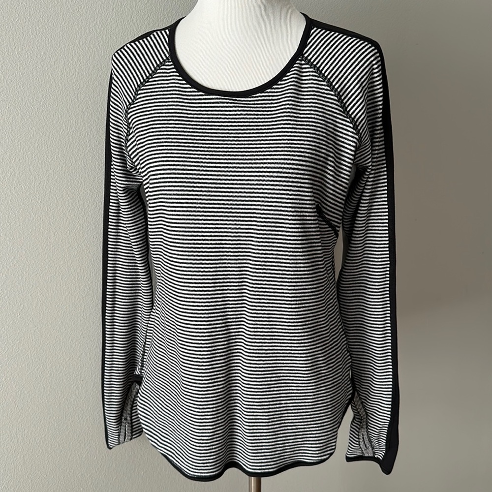 Cute thicker material lululemon long sleeve top